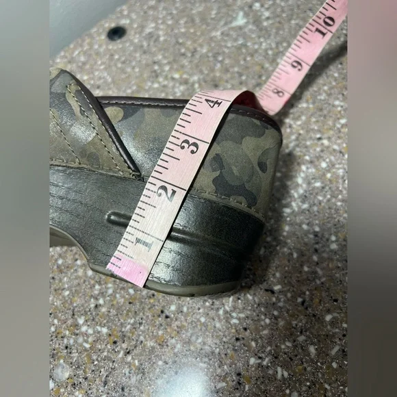 Dankso
Women's Dansko Professional
Suede Camo Soft Clogs size 39 - Picture 9 of 9